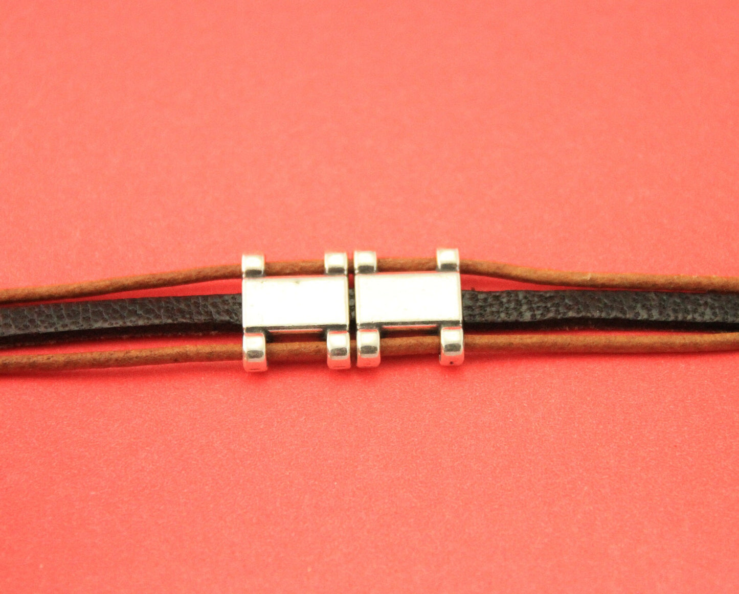 C0151>> MADE in EUROPE 2 flat and round cord connector-sliders (ablz234)