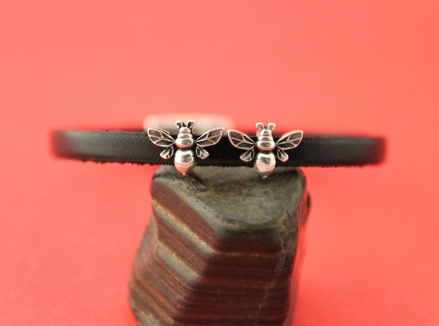 FS0494>>MADE in EUROPE 4 zamak bee sliders, 5mm flat cord slider, flat cord zamak sliders, bee slider for 5mm cord Qty4