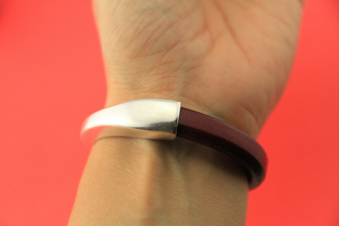 B0094>>MADE IN EUROPE zamak half bracelet, half cuff, silver half bracelet Qty1