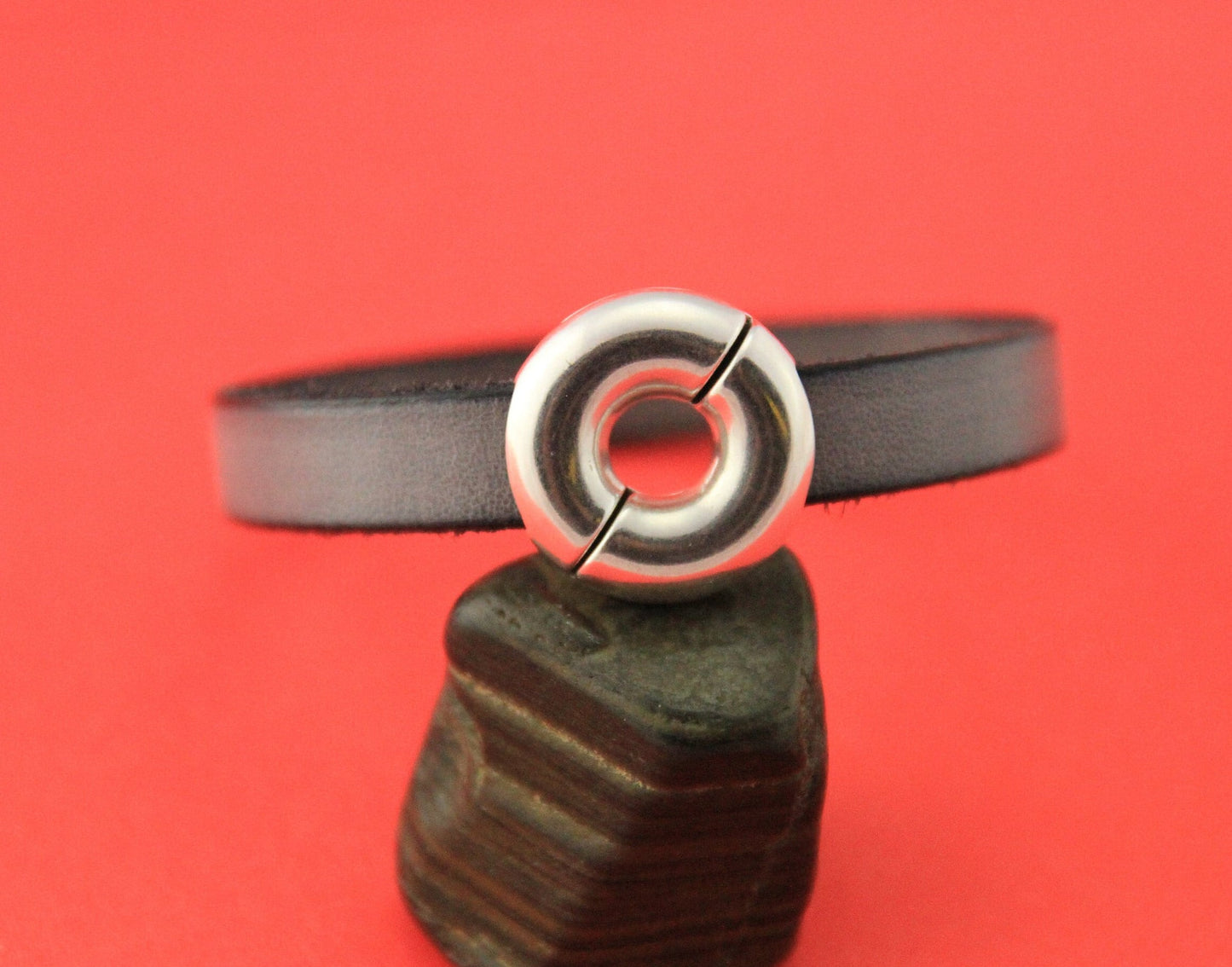 FC0356>>MADE IN EUROPE zamak  clasp, flat leather cord  donut clasp, 10mm donut clasp, Qty1