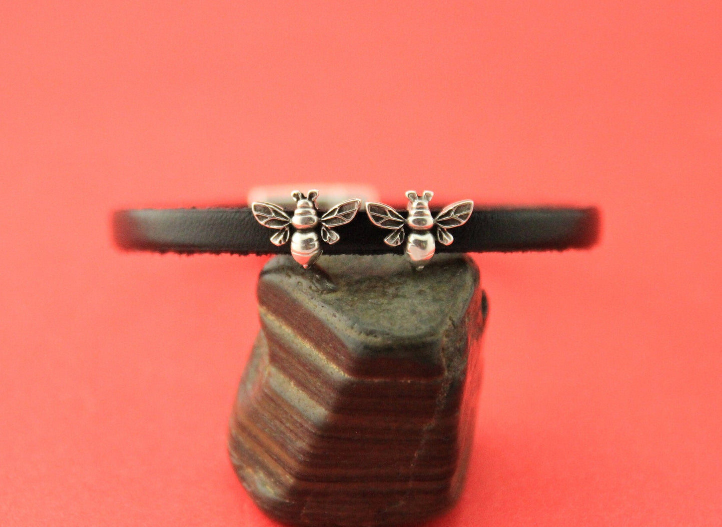 FS0494>>MADE in EUROPE 4 zamak bee sliders, 5mm flat cord slider, flat cord zamak sliders, bee slider for 5mm cord Qty4