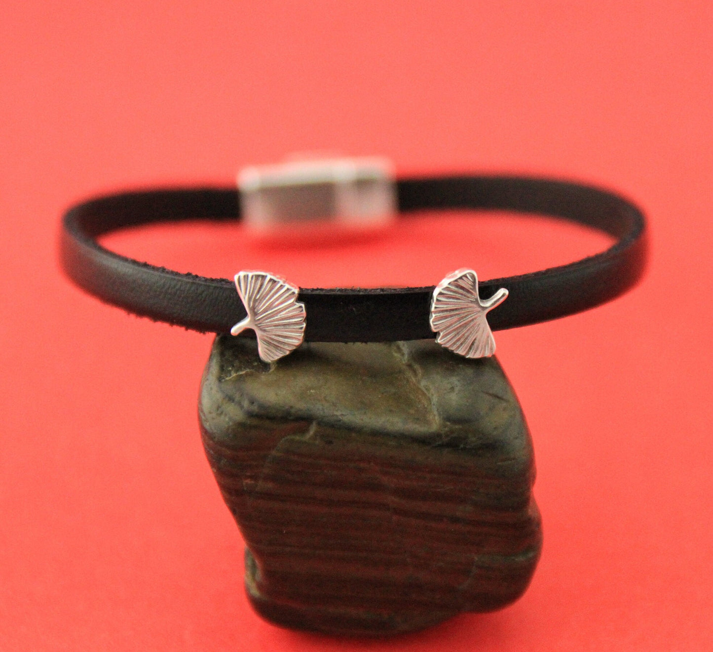 FS0495>> MADE in EUROPE 4 Ginkgo biloba leaf sliders, 5mm cord zamak slider, flat 5mm cord slider, leaf slider, Qty4
