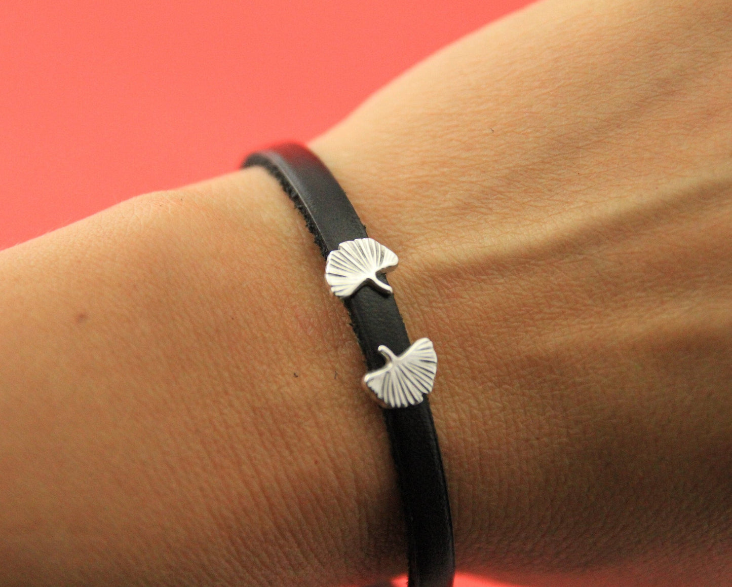 FS0495>> MADE in EUROPE 4 Ginkgo biloba leaf sliders, 5mm cord zamak slider, flat 5mm cord slider, leaf slider, Qty4