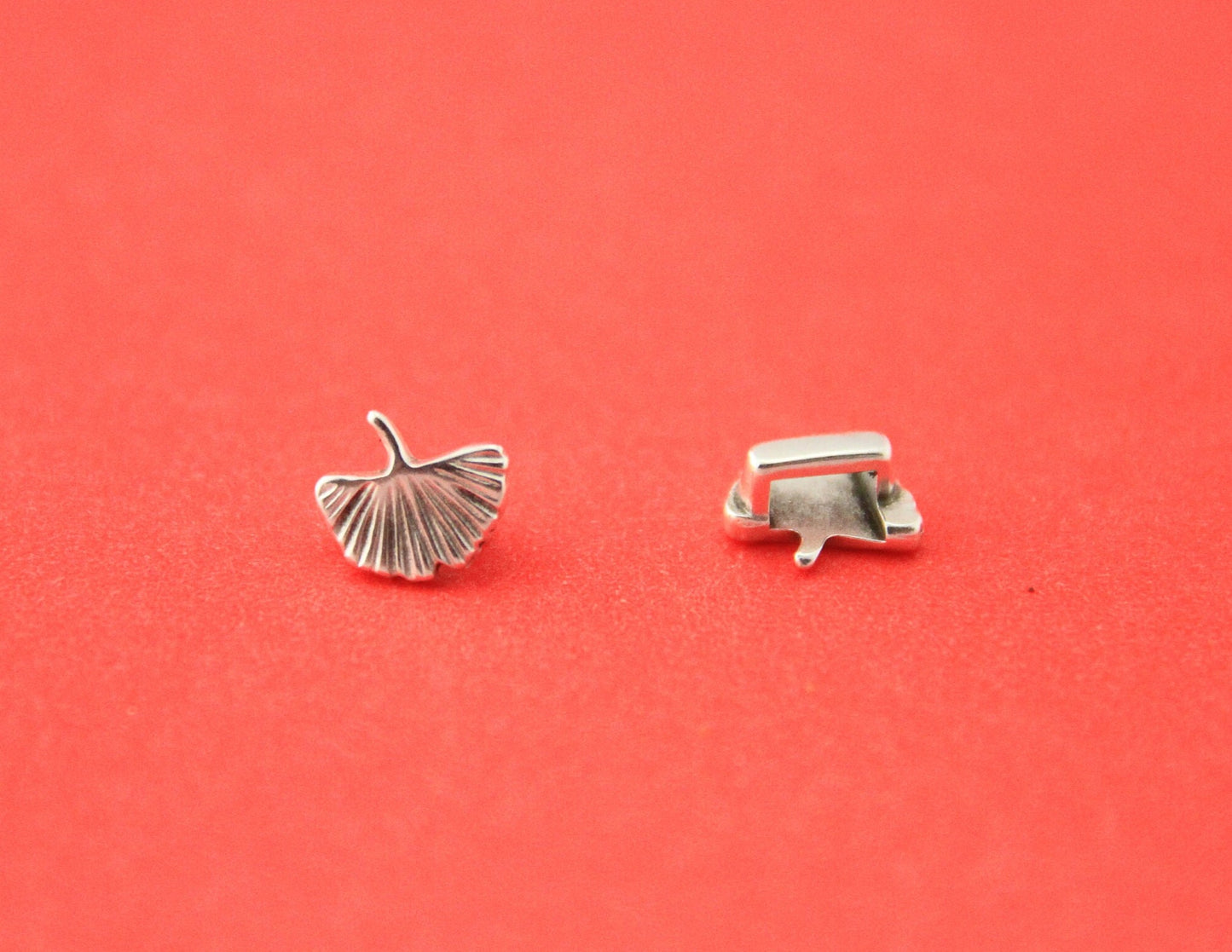 FS0495>> MADE in EUROPE 4 Ginkgo biloba leaf sliders, 5mm cord zamak slider, flat 5mm cord slider, leaf slider, Qty4