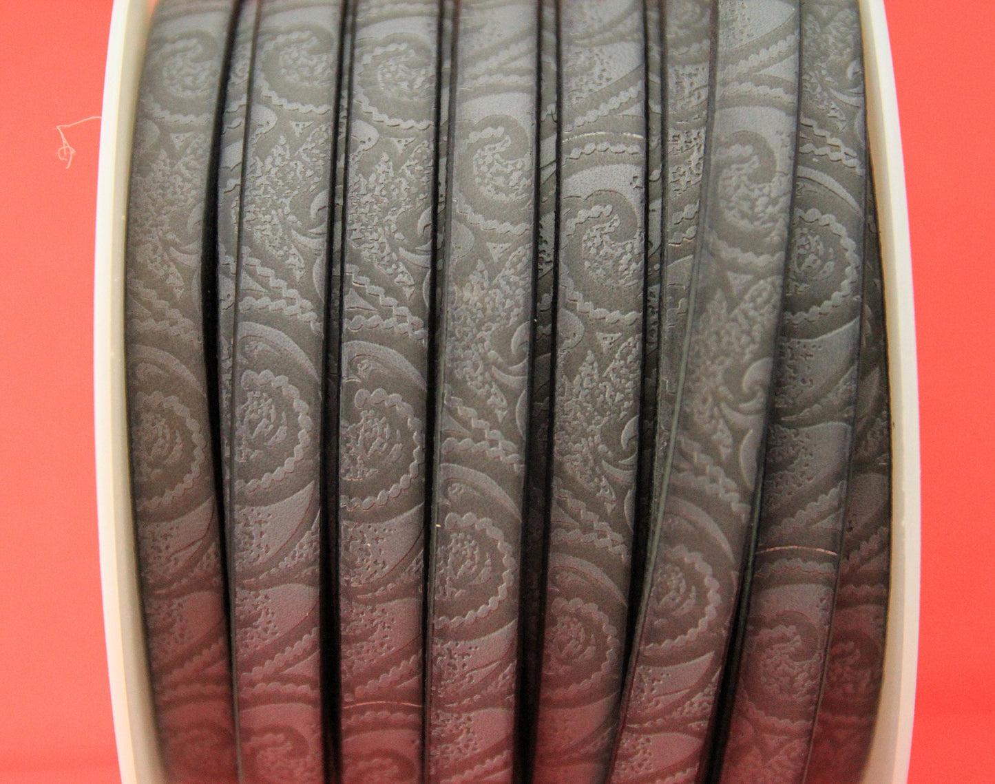 MADE in EUROPE 24'' flat 10mm engraved leather cord, 10mm flat leather cord, 10mm embossed leather cord (503/10/41)