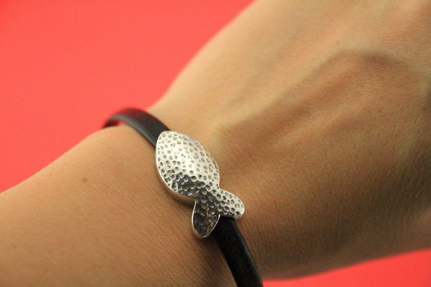 FC0365>>MADE in EUROPE zamak 6mm cord clasp, zamak fish clasp, hammered fish clasp, 6mm fish  clasp Qty1
