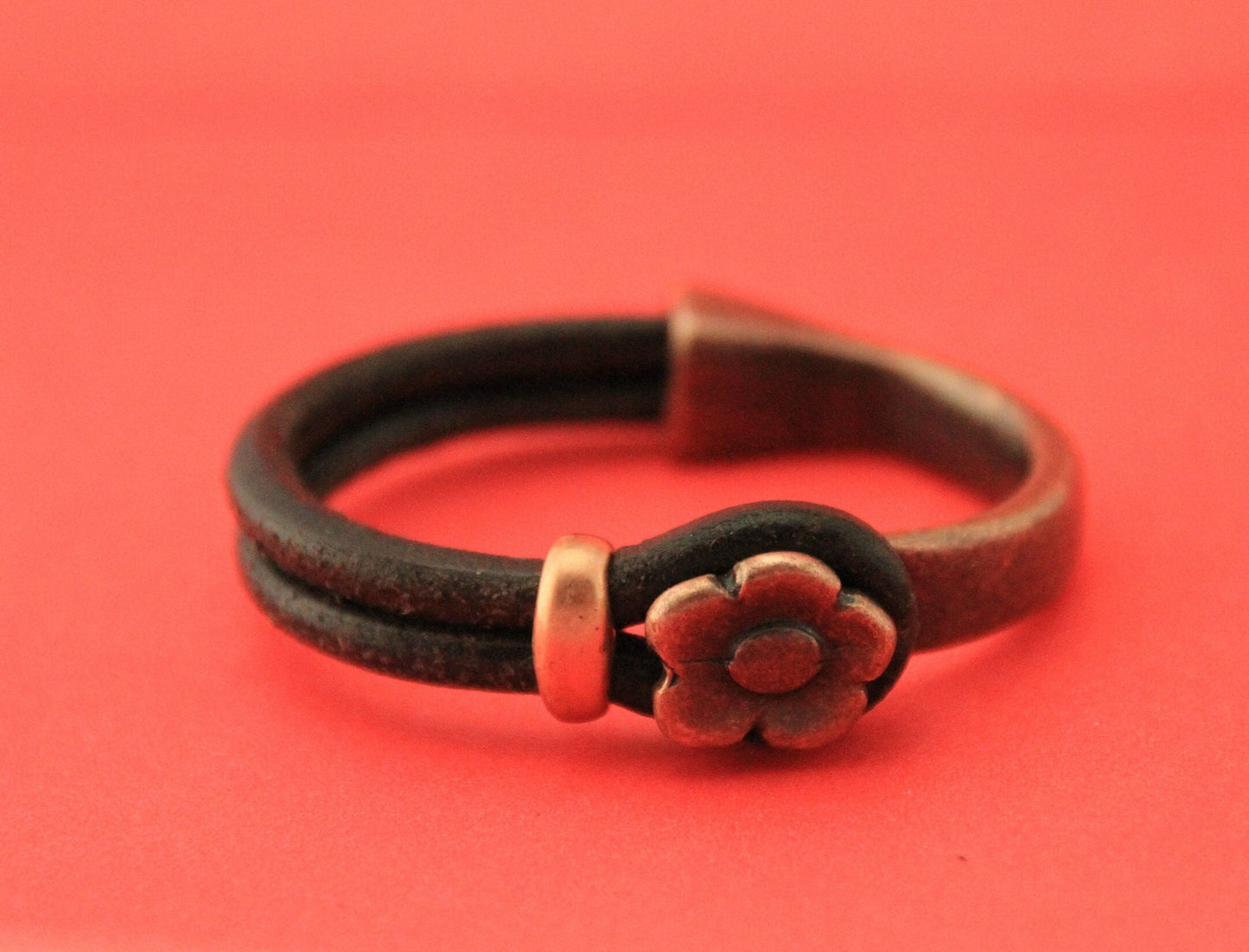 B0007>> zamak flower half bracelet, zamak half cuff, flower half bracelet finding for 5mm round cord