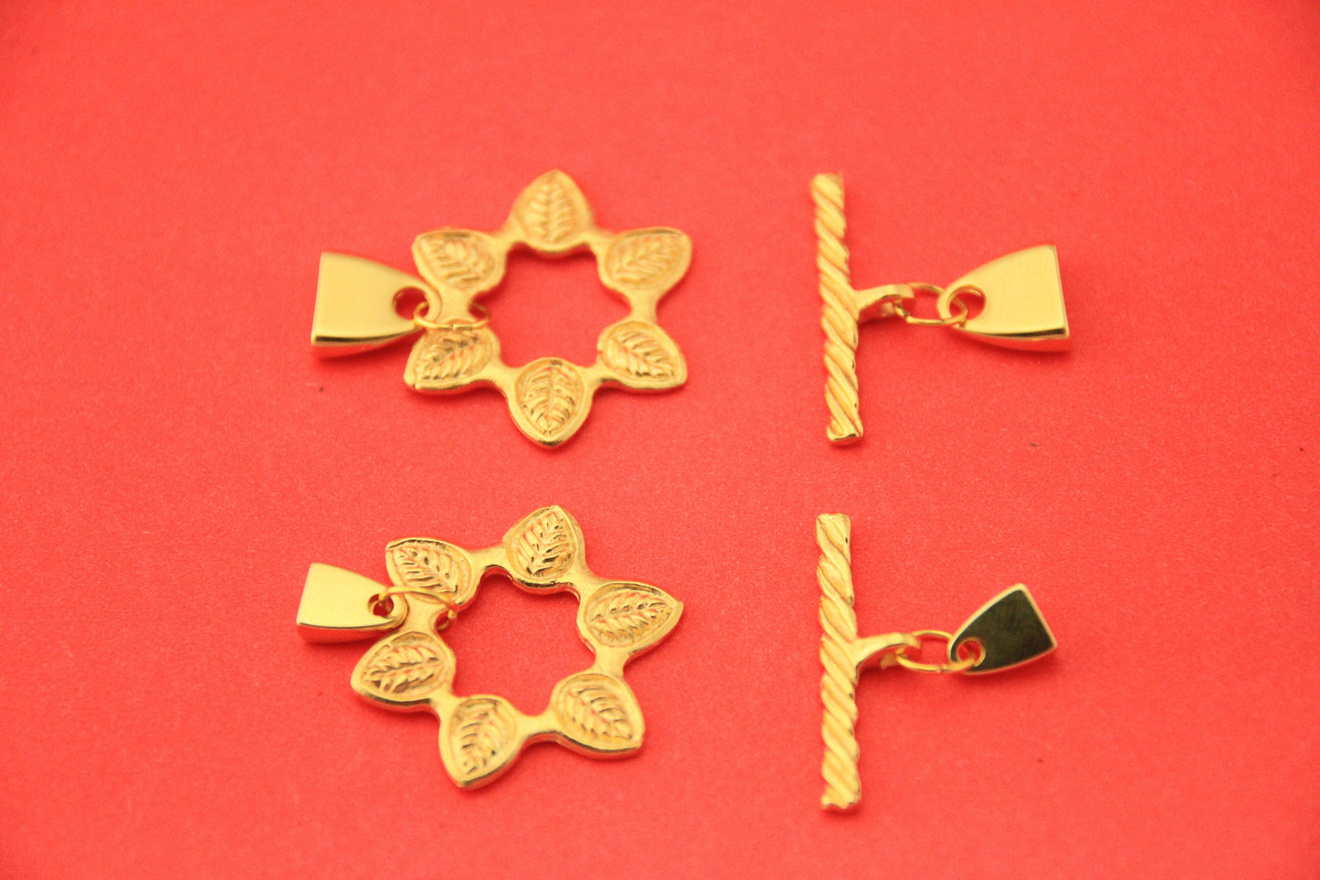 FC0368>>MADE Iin EUROPE gold flower toggle clasp for flat leather cord, Qty1