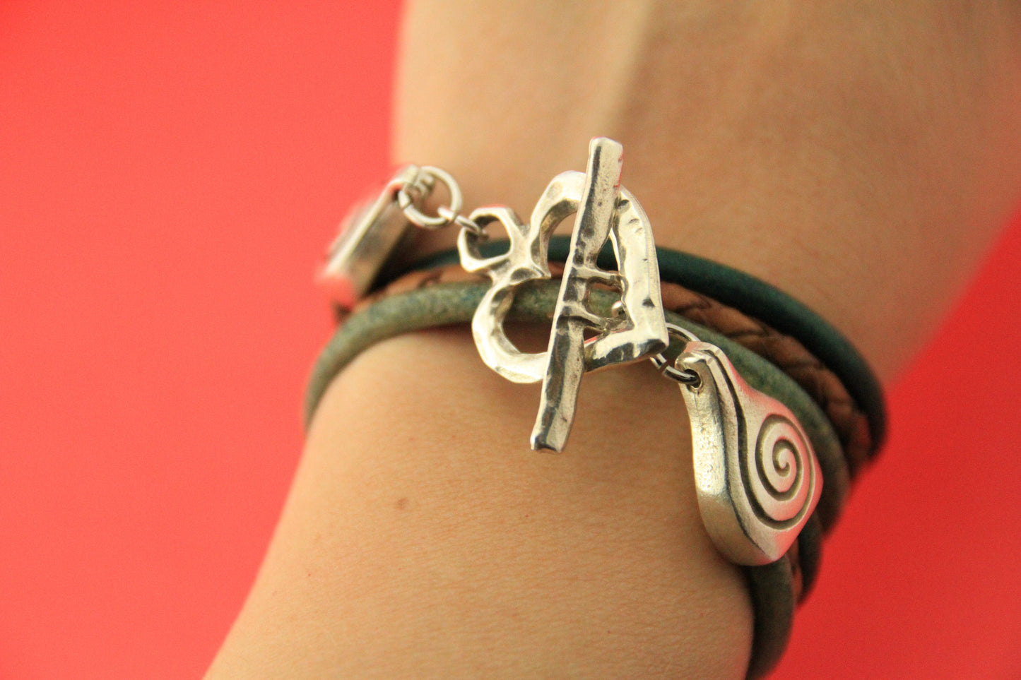 FC0370>>MADE IN EUROPE round cord toggle clasp, wrap bracelet toggle clasp (B3224/4425AS)