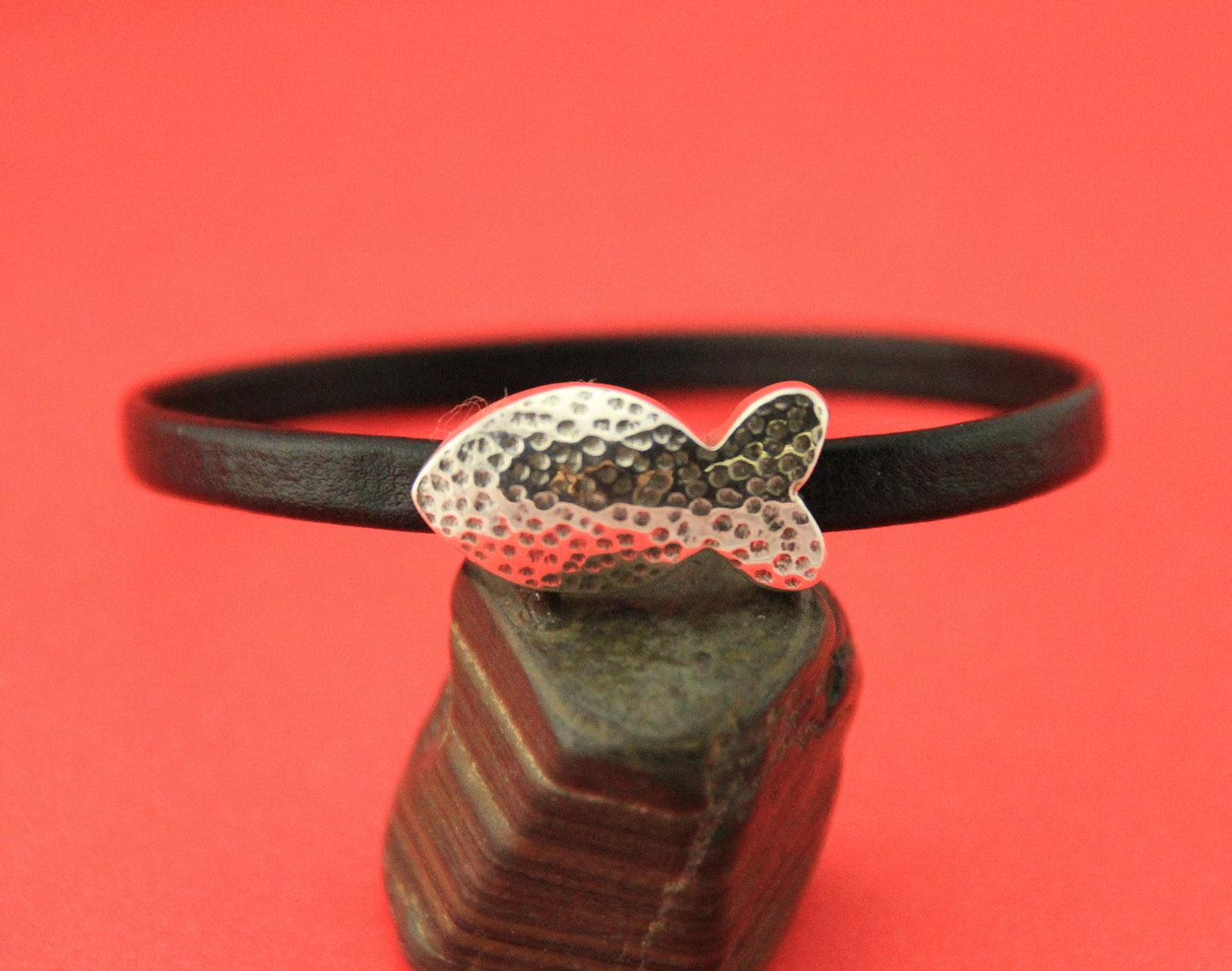 FC0365>>MADE in EUROPE zamak 6mm cord clasp, zamak fish clasp, hammered fish clasp, 6mm fish  clasp Qty1