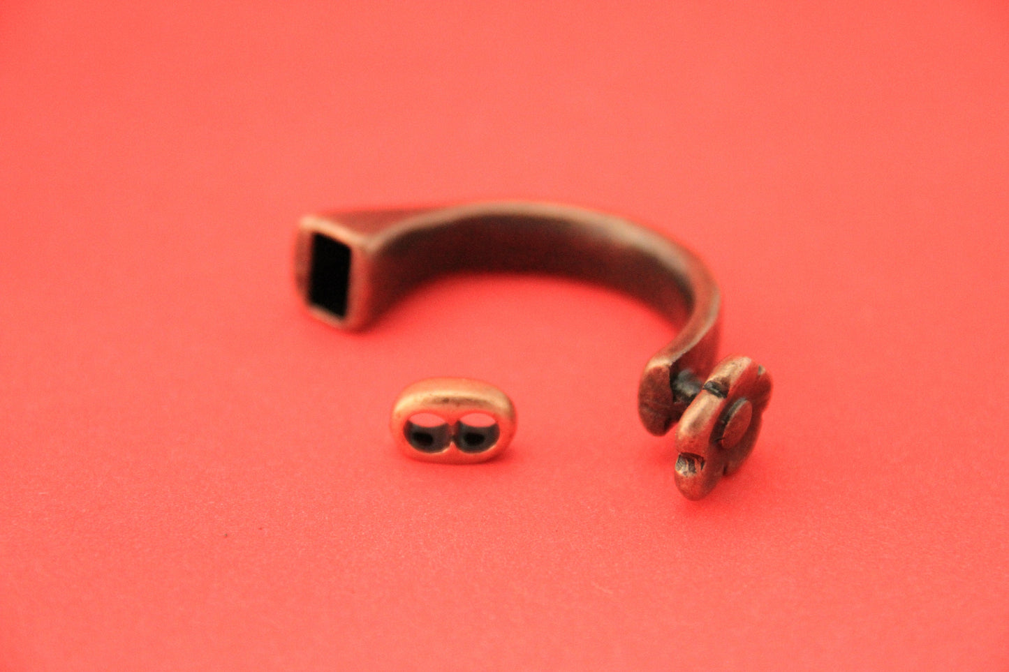 B0007>> zamak flower half bracelet, zamak half cuff, flower half bracelet finding for 5mm round cord