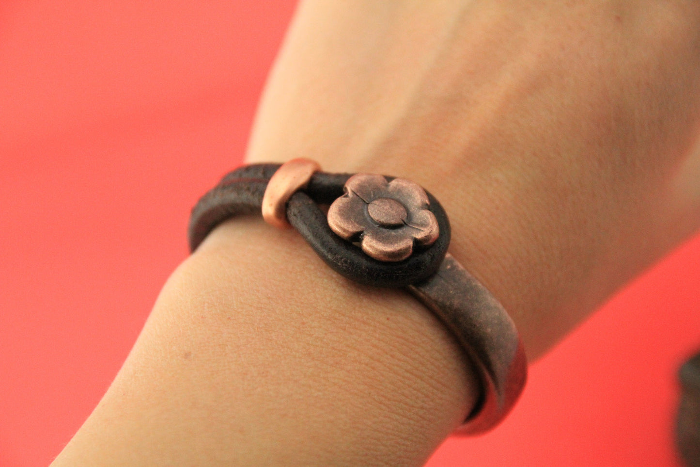 B0007>> zamak flower half bracelet, zamak half cuff, flower half bracelet finding for 5mm round cord