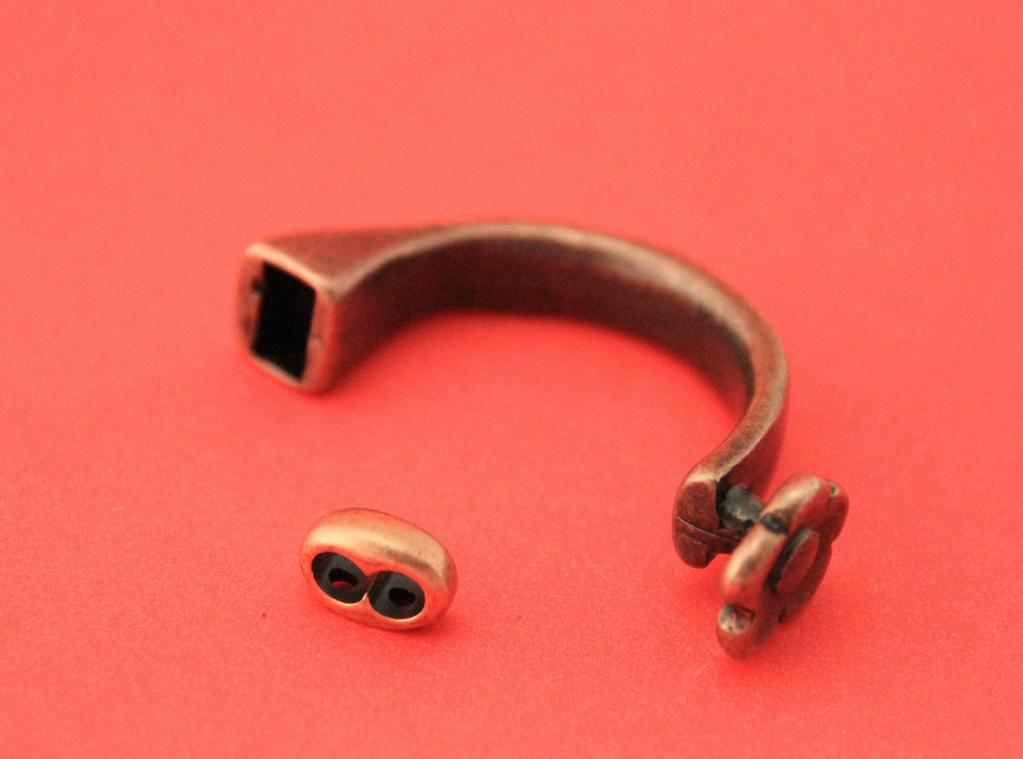 B0007>> zamak flower half bracelet, zamak half cuff, flower half bracelet finding for 5mm round cord