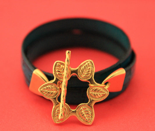 FC0368>>MADE Iin EUROPE gold flower toggle clasp for flat leather cord, Qty1