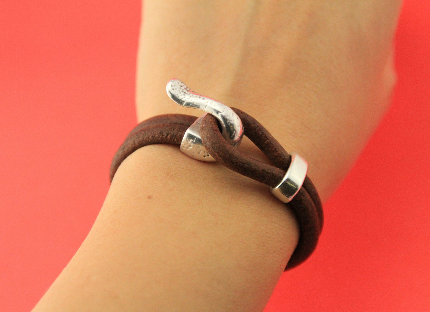 RC0189>>MADE in EUROPE zamak hook clasp, 5mm round cord clasp, 5mm cord clasp, hammered zamak hook clasp (PF10958) Qty1
