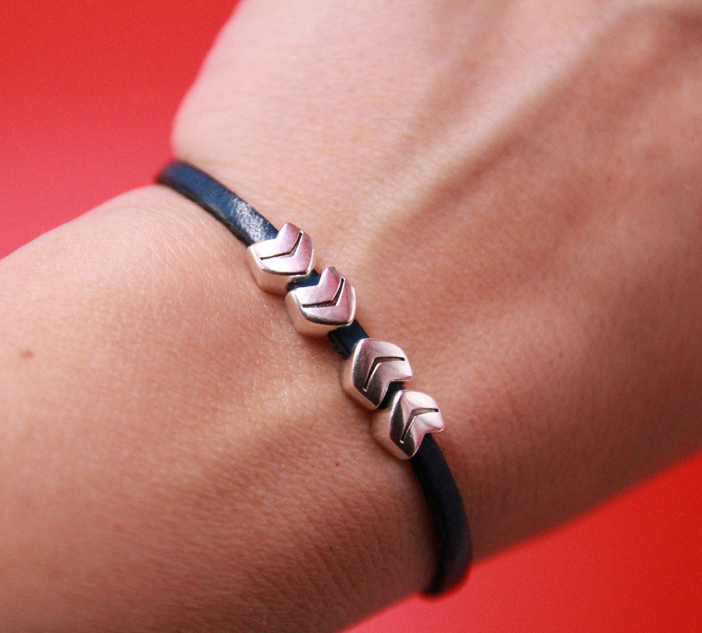 FS0523>>MADE in EUROPE 4 zamak arrow sliders for 3mm cord, flat leather cord slider, zamak arrow flat sliders, qty4