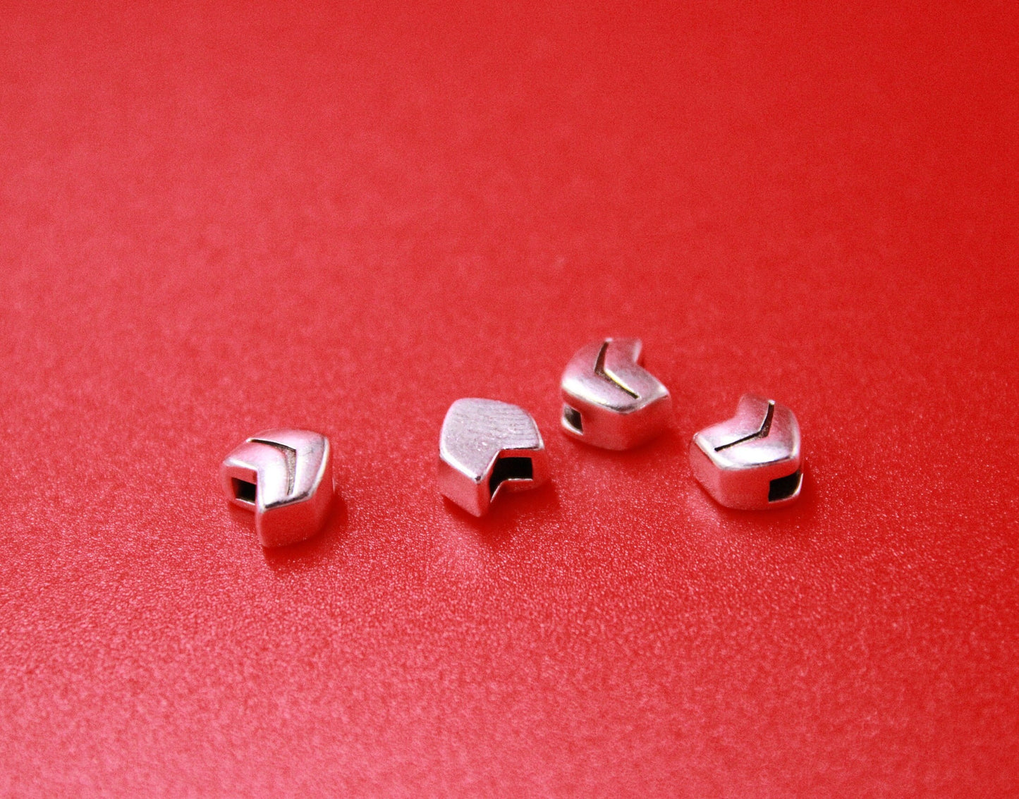 FS0523>>MADE in EUROPE 4 zamak arrow sliders for 3mm cord, flat leather cord slider, zamak arrow flat sliders, qty4