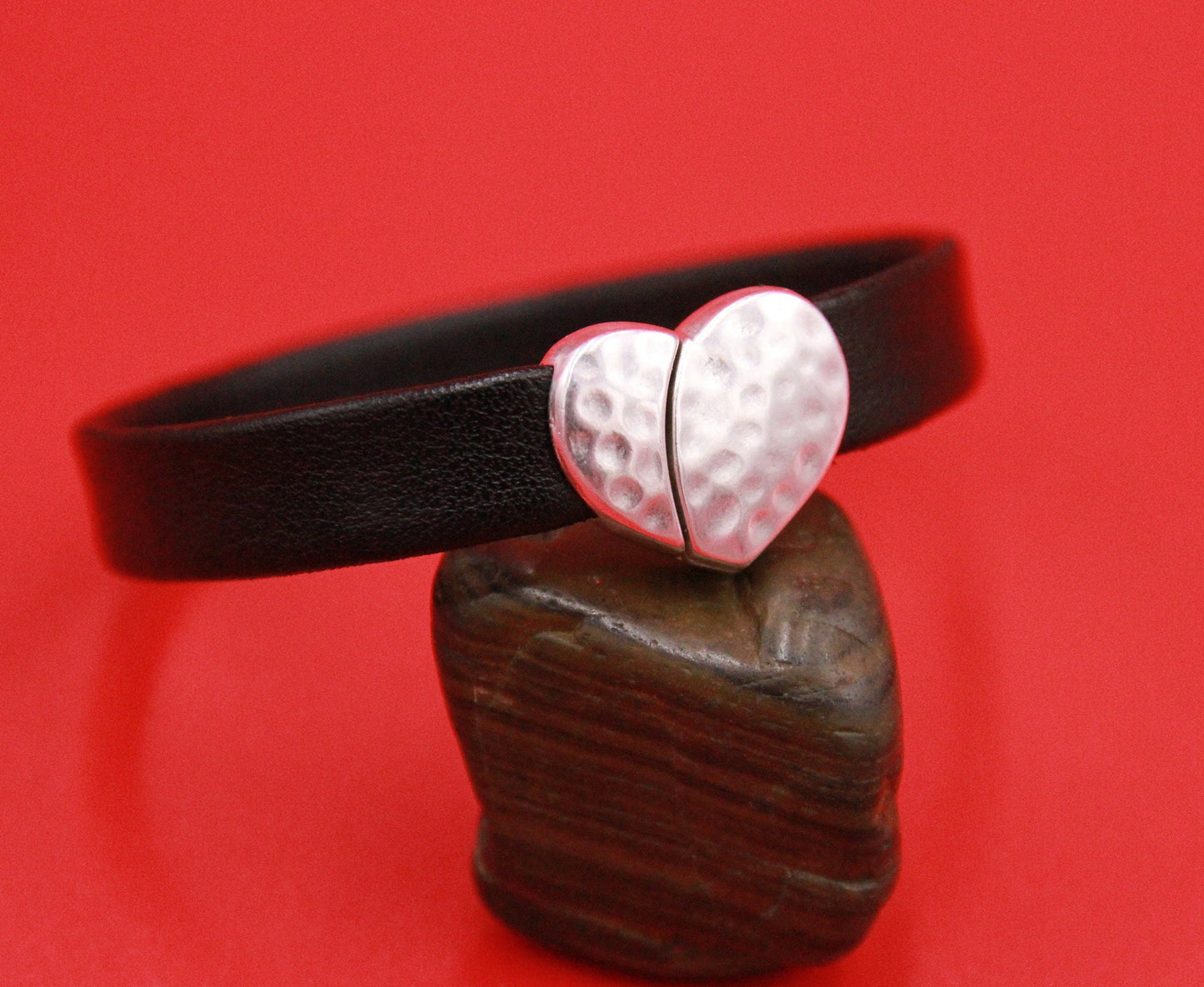 FC0372>>MADE in EUROPE zamak hammered heart clasp, heart clasp, 10mm clasp, flat 10mm cord heart clasp Qty1