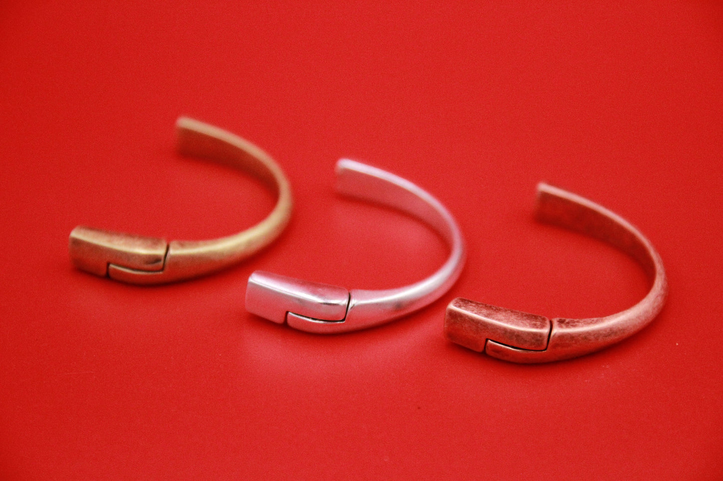 B0098>>MADE IN EUROPE zamak half bracelet, half cuff, half bracelet for flat 5mm leather cord Qty1
