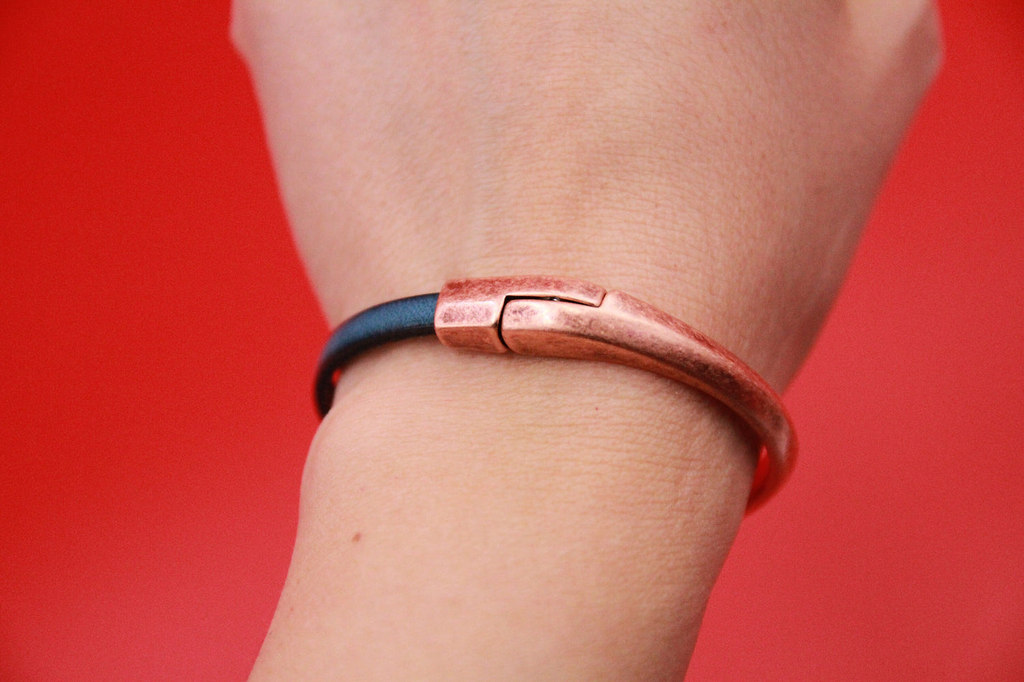 B0098>>MADE IN EUROPE zamak half bracelet, half cuff, half bracelet for flat 5mm leather cord Qty1