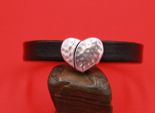 FC0372>>MADE in EUROPE zamak hammered heart clasp, heart clasp, 10mm clasp, flat 10mm cord heart clasp Qty1