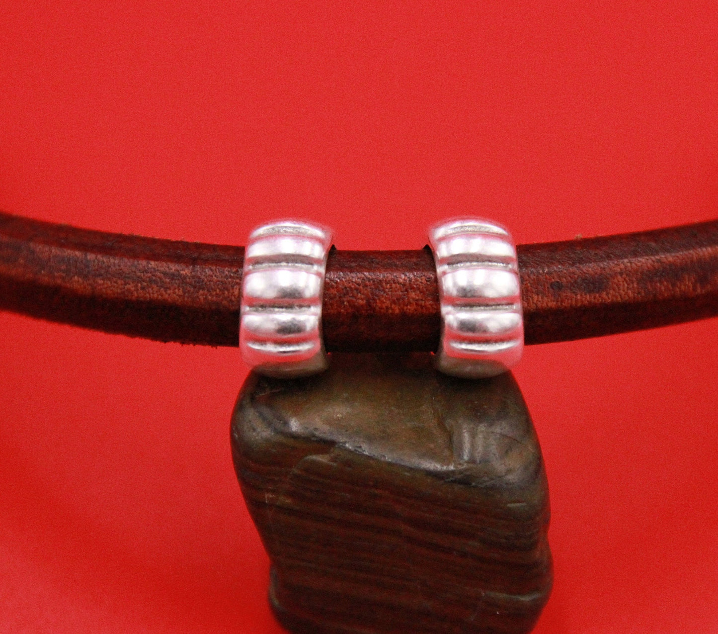 LS0069>>MADE IN EUROPE 2 zamak ring sliders, licorice ring slider, silver ring sliders Qty2