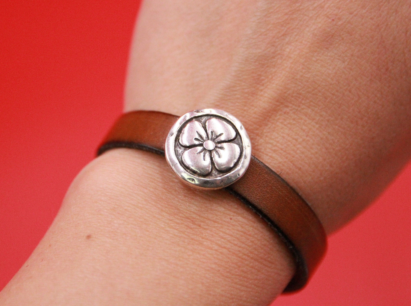 FS0546>>MADE in EUROPE 2 zamak round sliders, 10mm flat cord slider, 10mm leather cord flower slider, (Qty2)