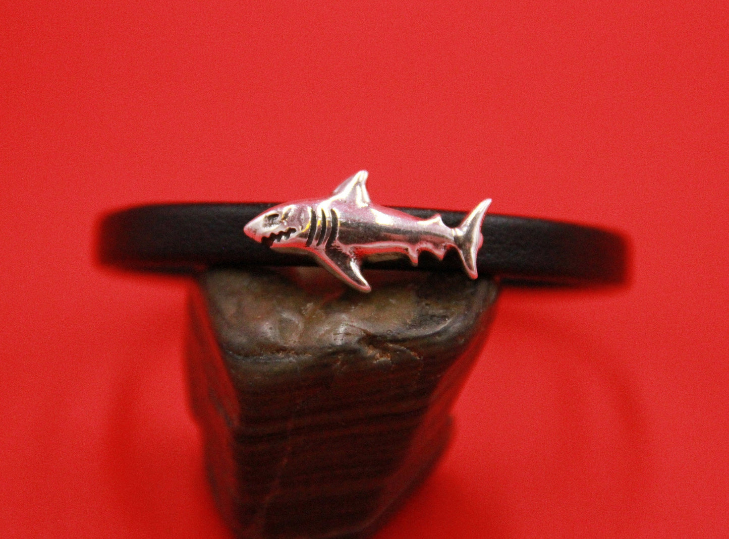 FS0549>>MADE in EUROPE 2 tiny shark sliders, 5mm flat cord slider, flat cord zamak shark sliders  Qty2