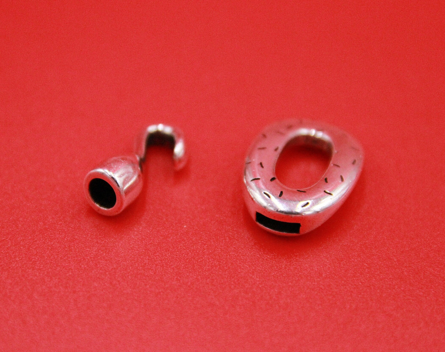 FC0380>>MADE in EUROPE zamak tiny oval toggle clasp for bracelet, oval hammered toggle clasp for bracelet, qty1