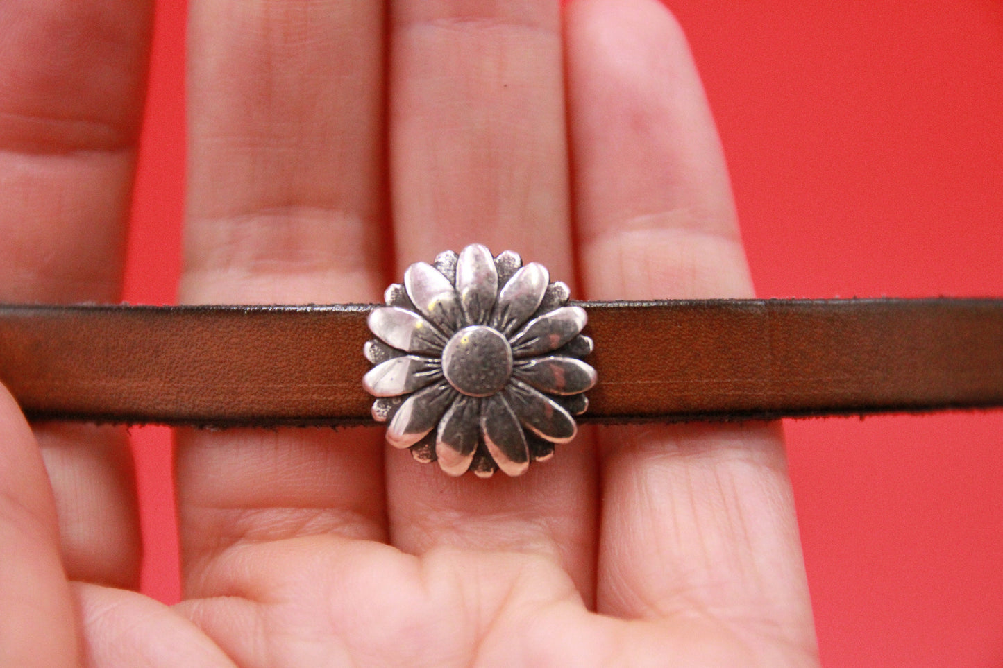 FS0539>>MADE IN EUROPE 2 zamak flower sliders for 10mm flat cord, 10mm flat cord slider, Qty2