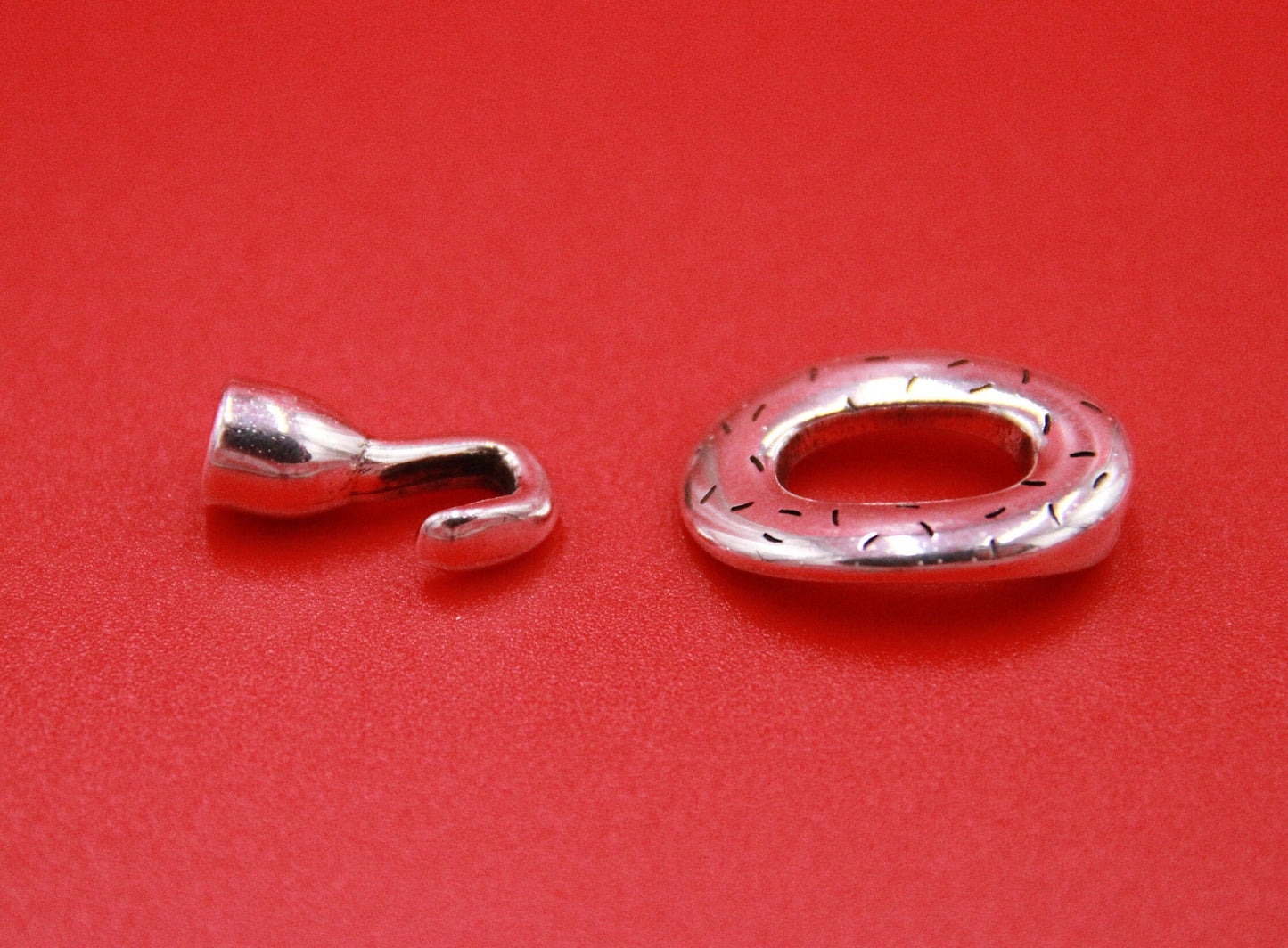 FC0380>>MADE in EUROPE zamak tiny oval toggle clasp for bracelet, oval hammered toggle clasp for bracelet, qty1