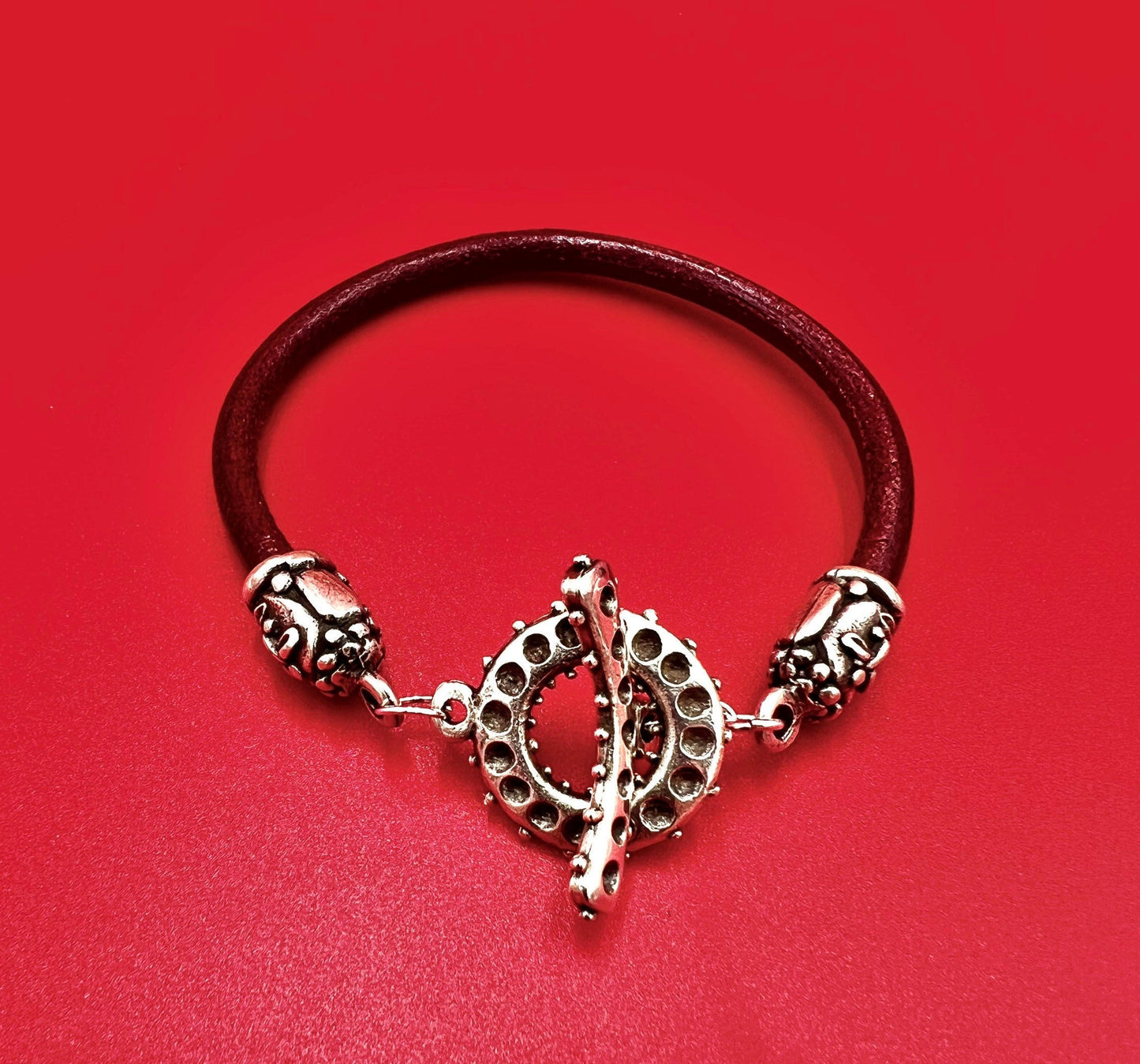 RC0112>> MADE in EUROPE Zamak 5mm round cord Budha end caps, 5mm cord Budha caps with toggle clasp , (78897/05)Qty1set