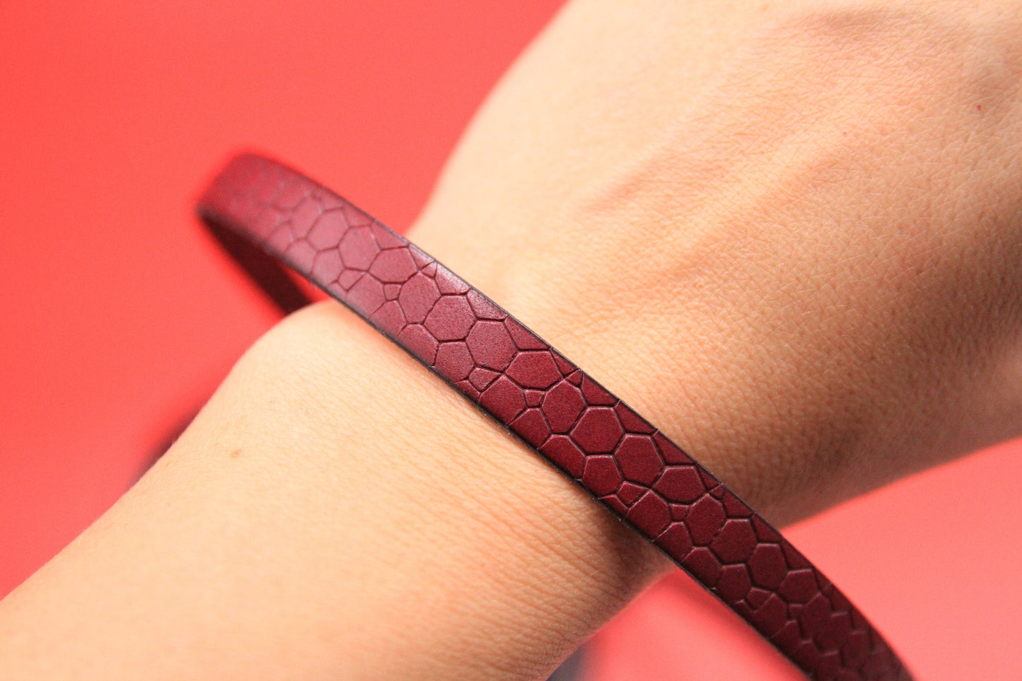 MADE in EUROPE 24" flat leather cord, 10mm leather cord, crocodile skin design embossed leather cord (AR250/10/CIR)