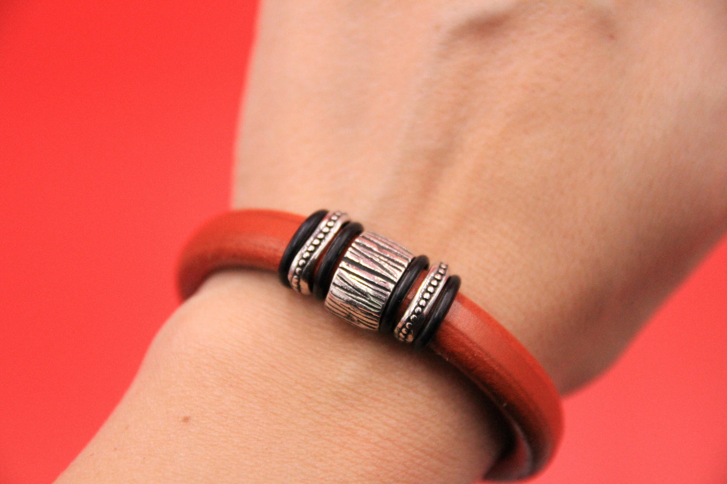 LS0099>> MADE IN EUROPE 4 Pewter ring crimp sliders, licorice ring slider, licorice slider rings, (F444/443) Qty4