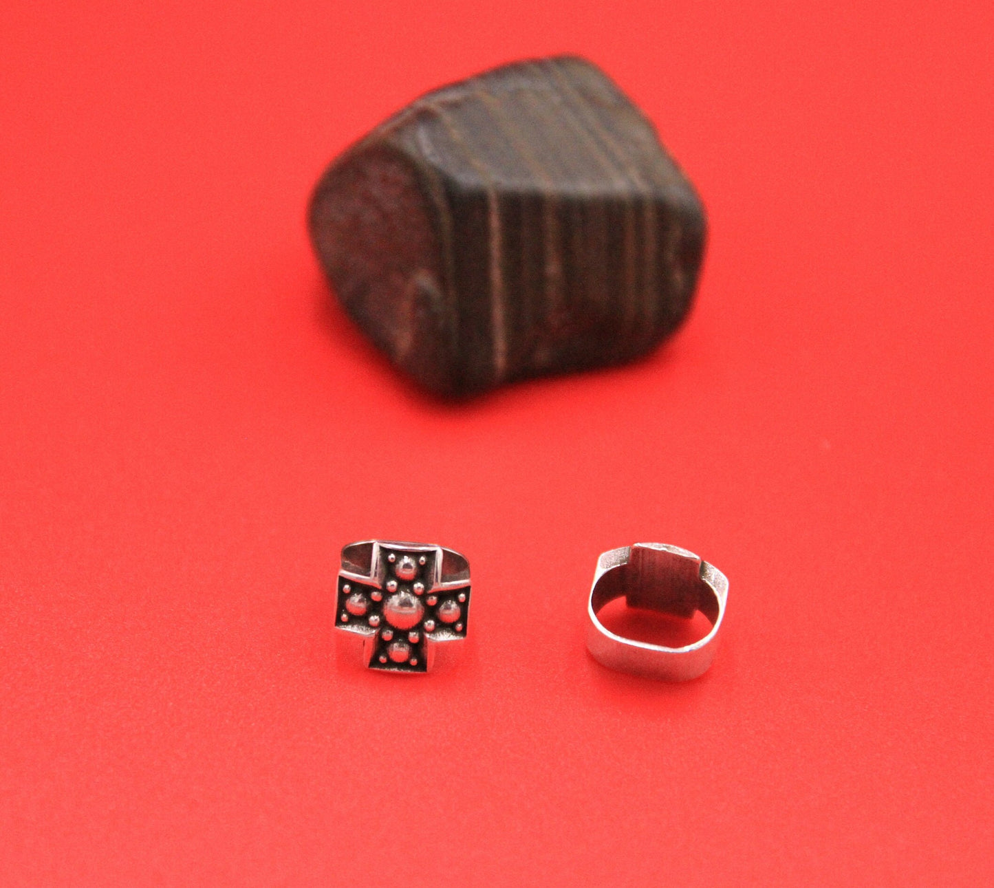 LS0101>> MADE IN EUROPE 2 zamak cross sliders for licorice cord, licorice cross slider, Qty2