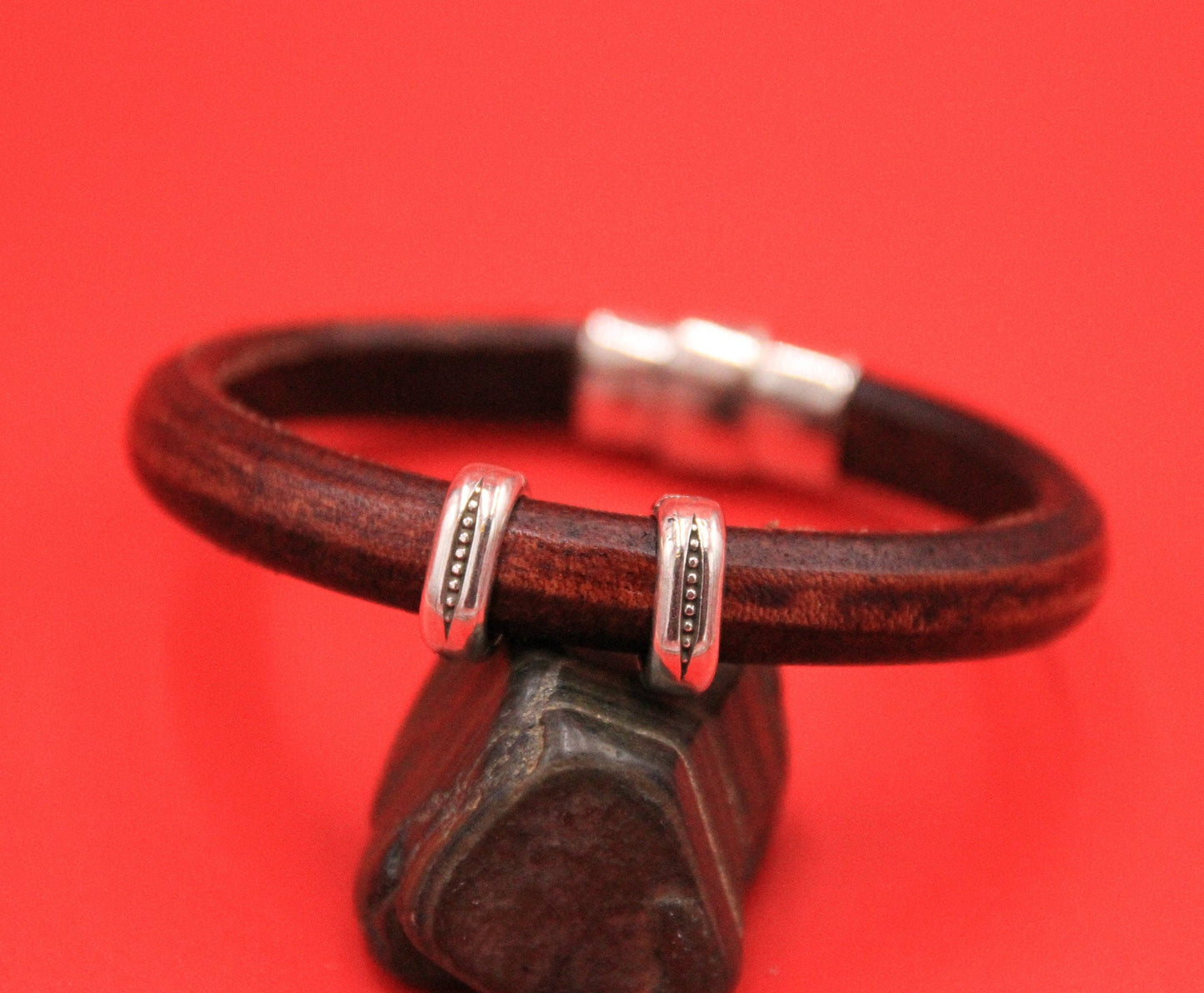 LS0104>> MADE IN EUROPE 2 zamak ring sliders, licorice ring slider, licorice slider rings, Qty2