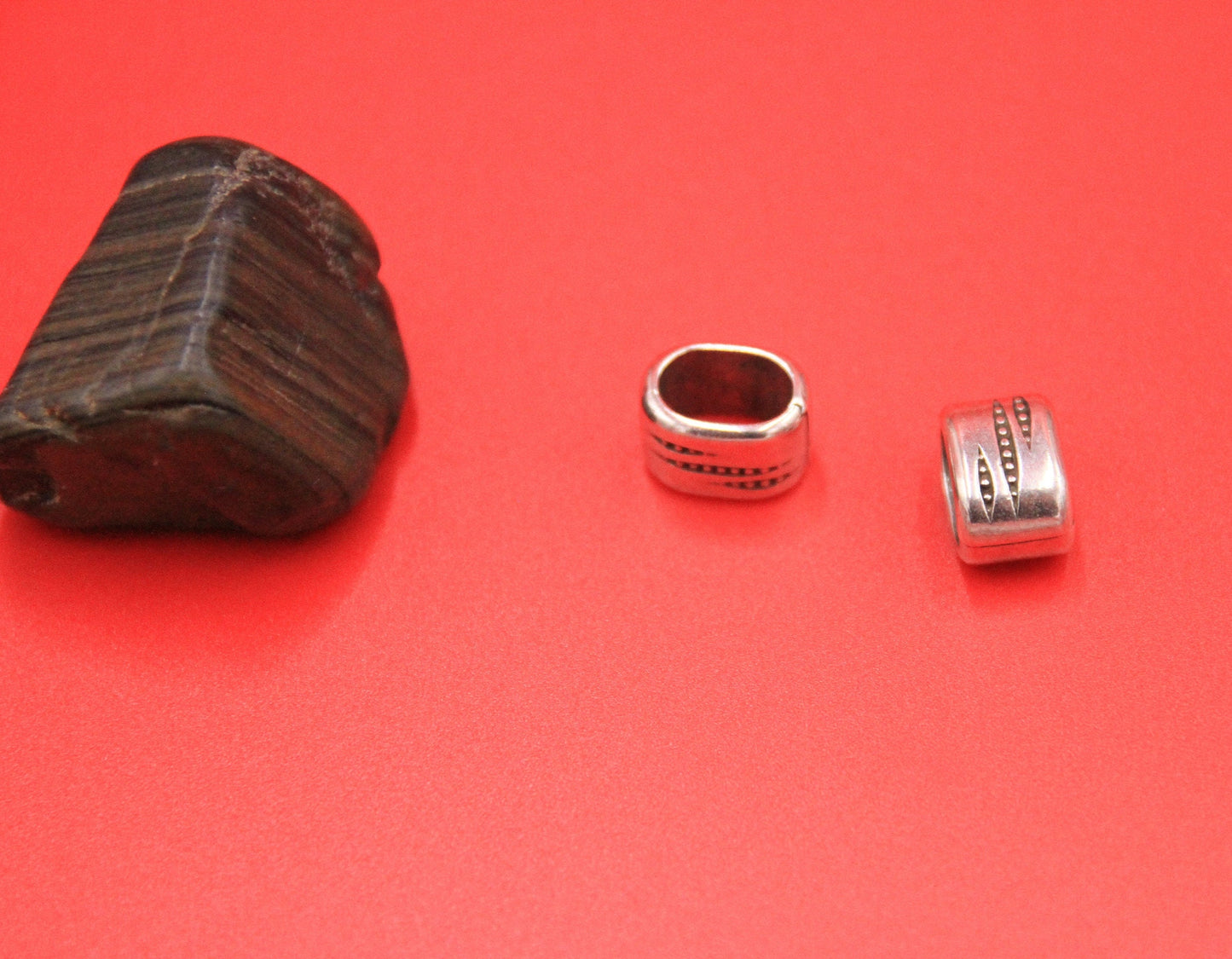 LS0104>> MADE IN EUROPE 2 zamak ring sliders, licorice ring slider, licorice slider rings, Qty2