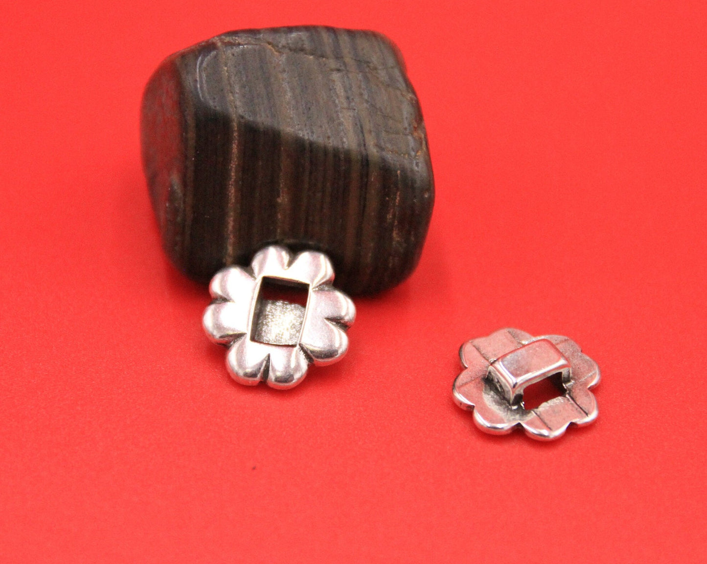 FS0577>>MADE in EUROPE 2 zamak flower sliders, 5mm silver slider, flower slider for flat leather cord (F594S) Qty2