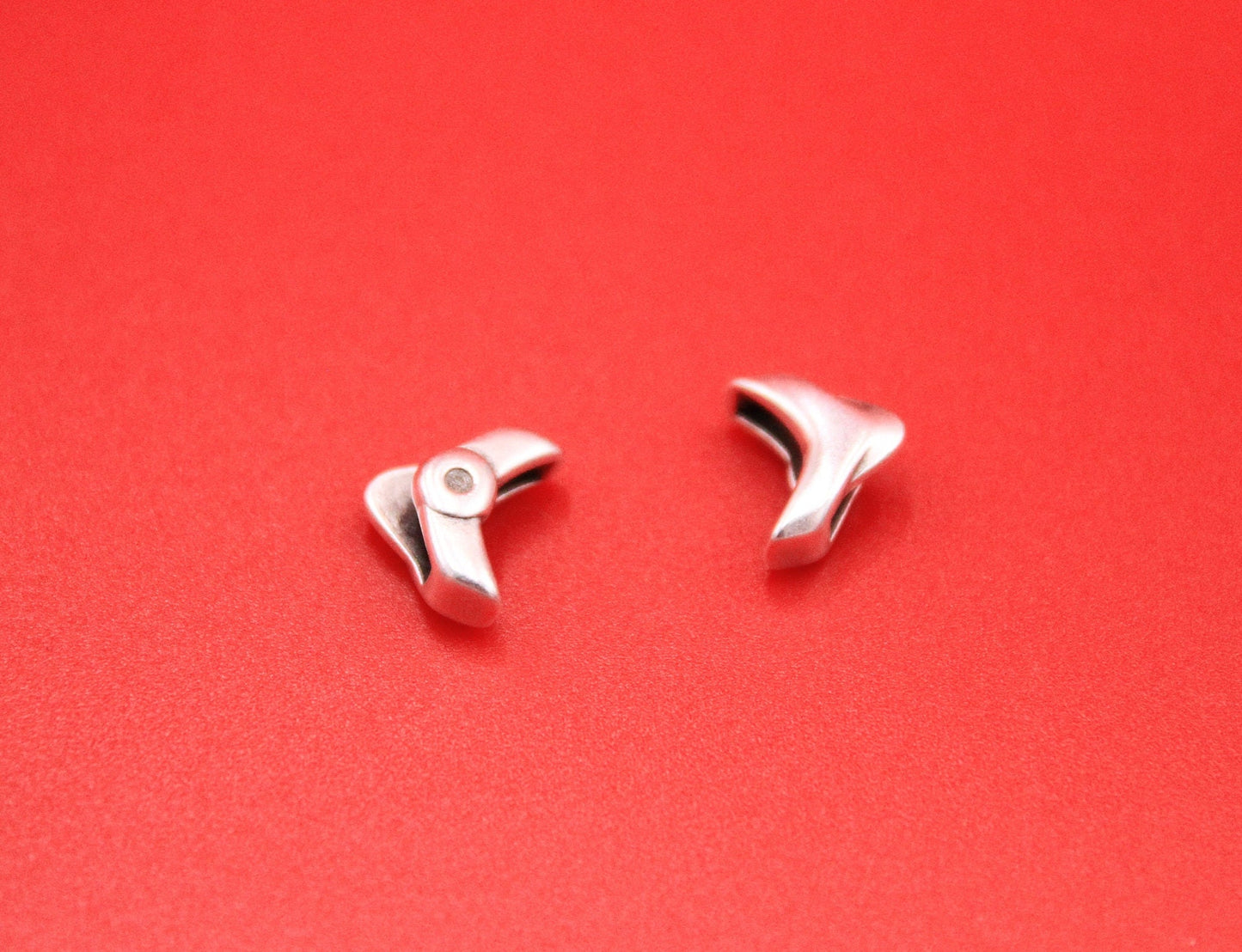 FS0582>>MADE in EUROPE 2 arrow crimpable sliders, 10mm leather cord crimp sliders  Qty2