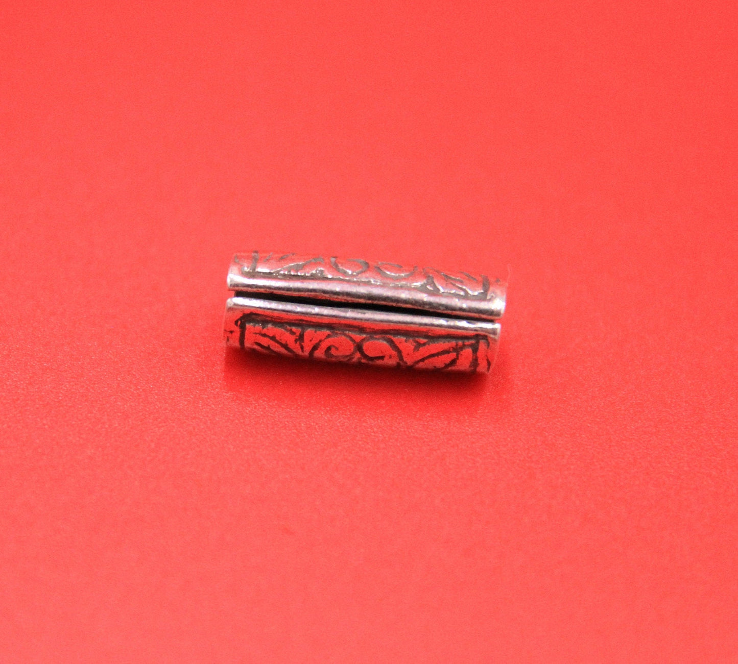 RS0170>>MADE in EUROPE 2 Pewter 5mm round cord tubes, pewter patterned crimp sliders (F359S)