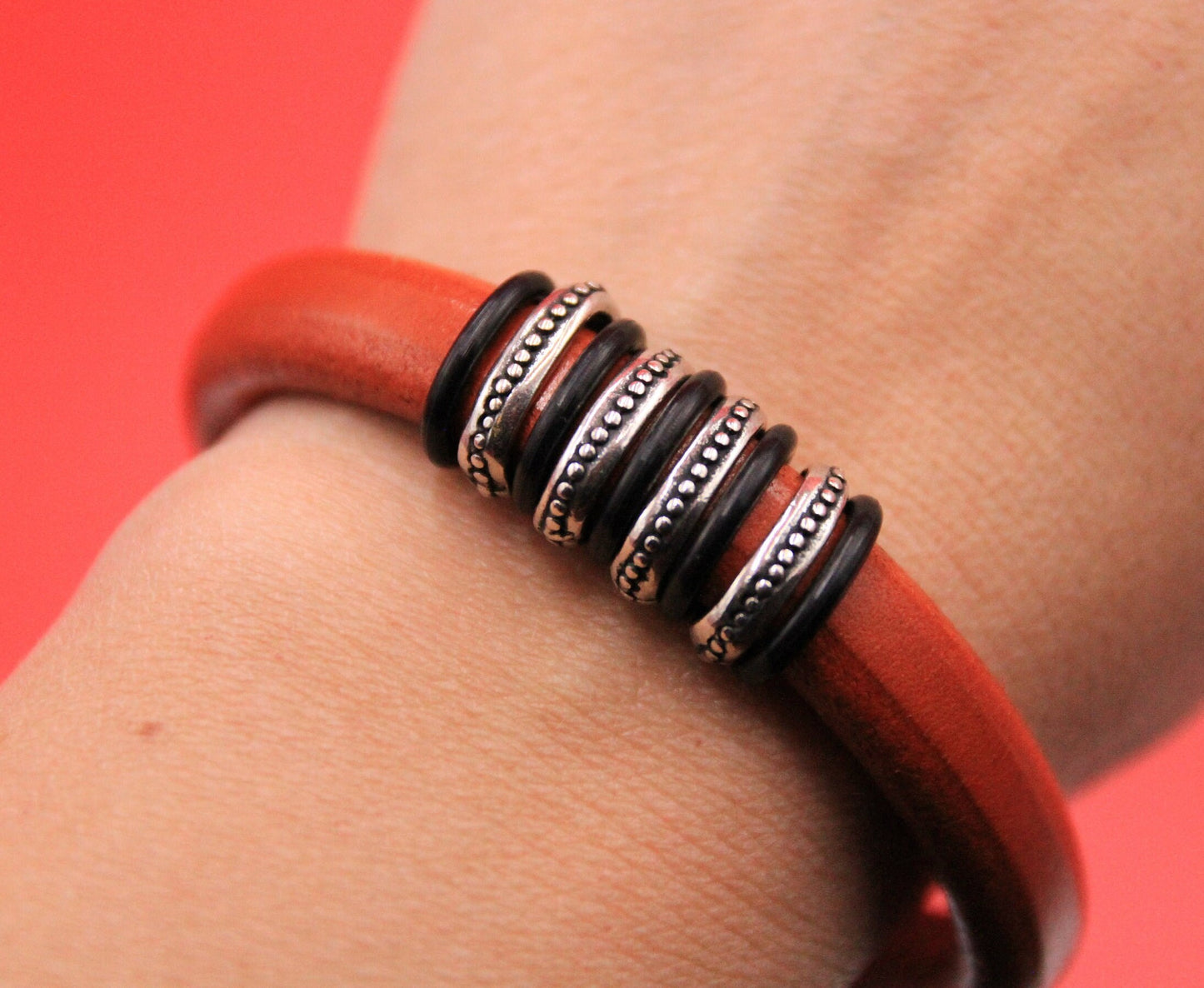LS0099>> MADE IN EUROPE 4 Pewter ring crimp sliders, licorice ring slider, licorice slider rings, (F444/443) Qty4