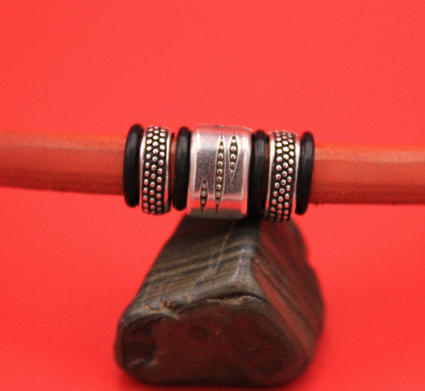 LS0099>> MADE IN EUROPE 4 Pewter ring crimp sliders, licorice ring slider, licorice slider rings, (F444/443) Qty4