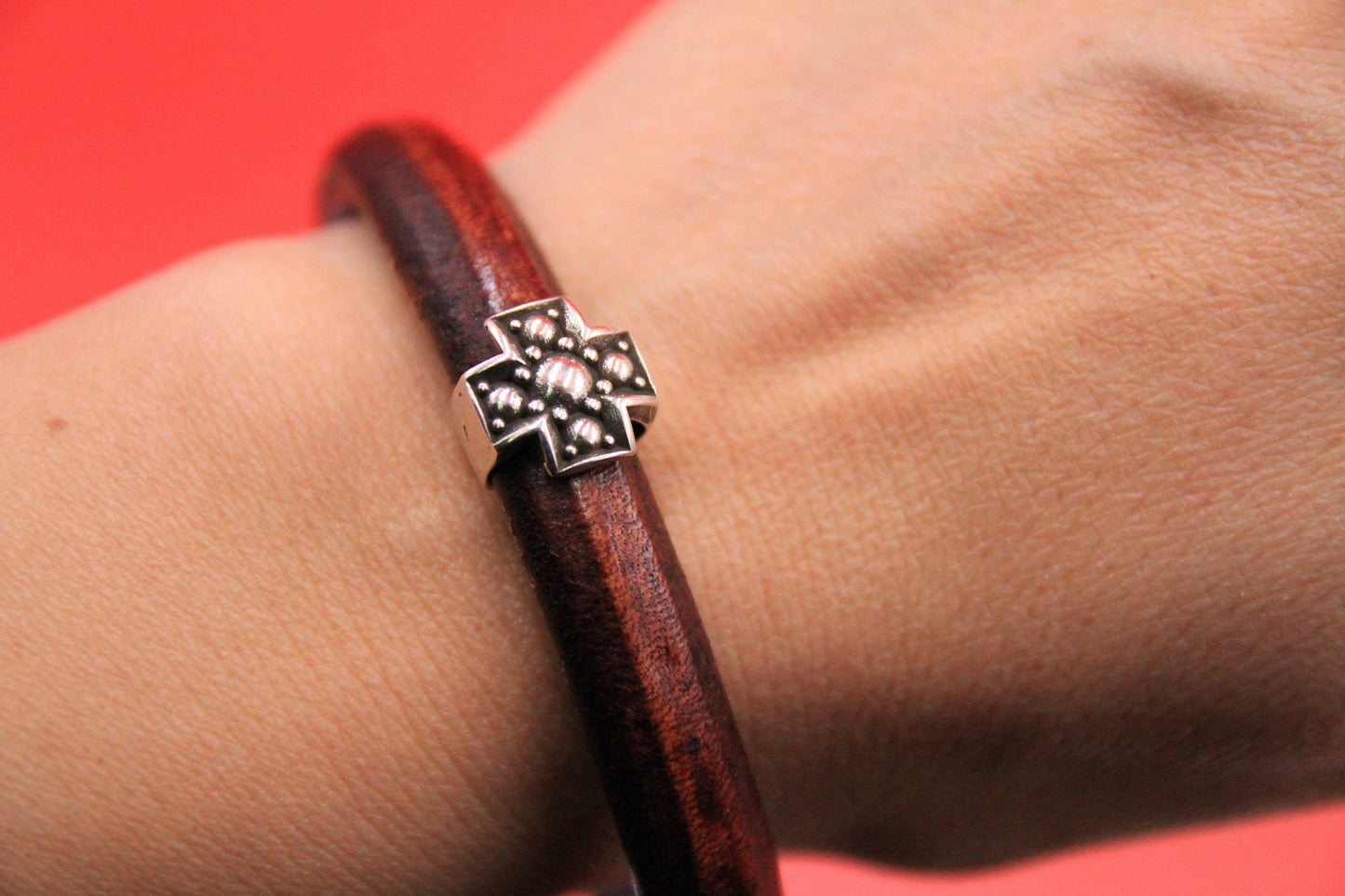 LS0101>> MADE IN EUROPE 2 zamak cross sliders for licorice cord, licorice cross slider, Qty2
