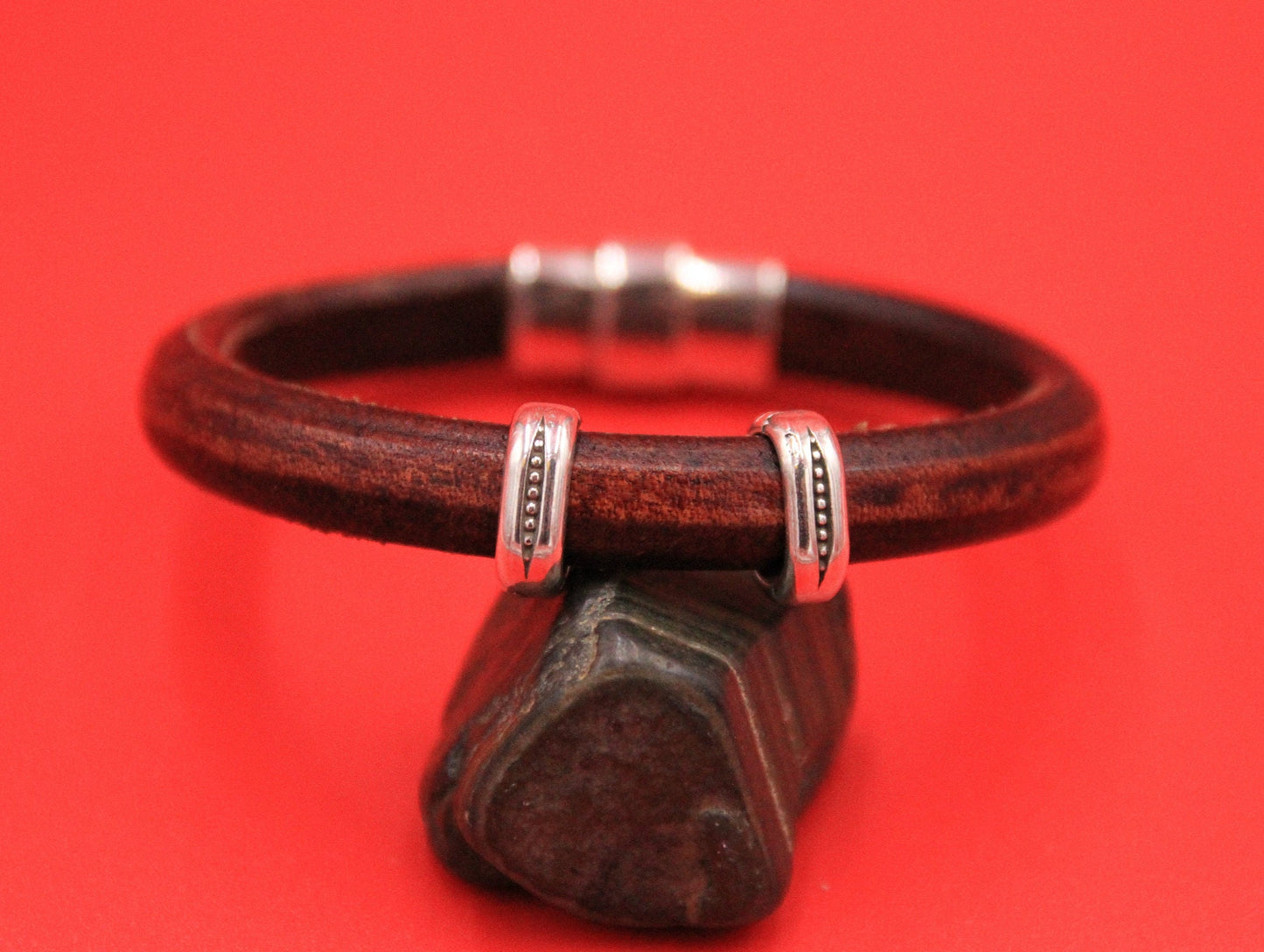LS0104>> MADE IN EUROPE 2 zamak ring sliders, licorice ring slider, licorice slider rings, Qty2