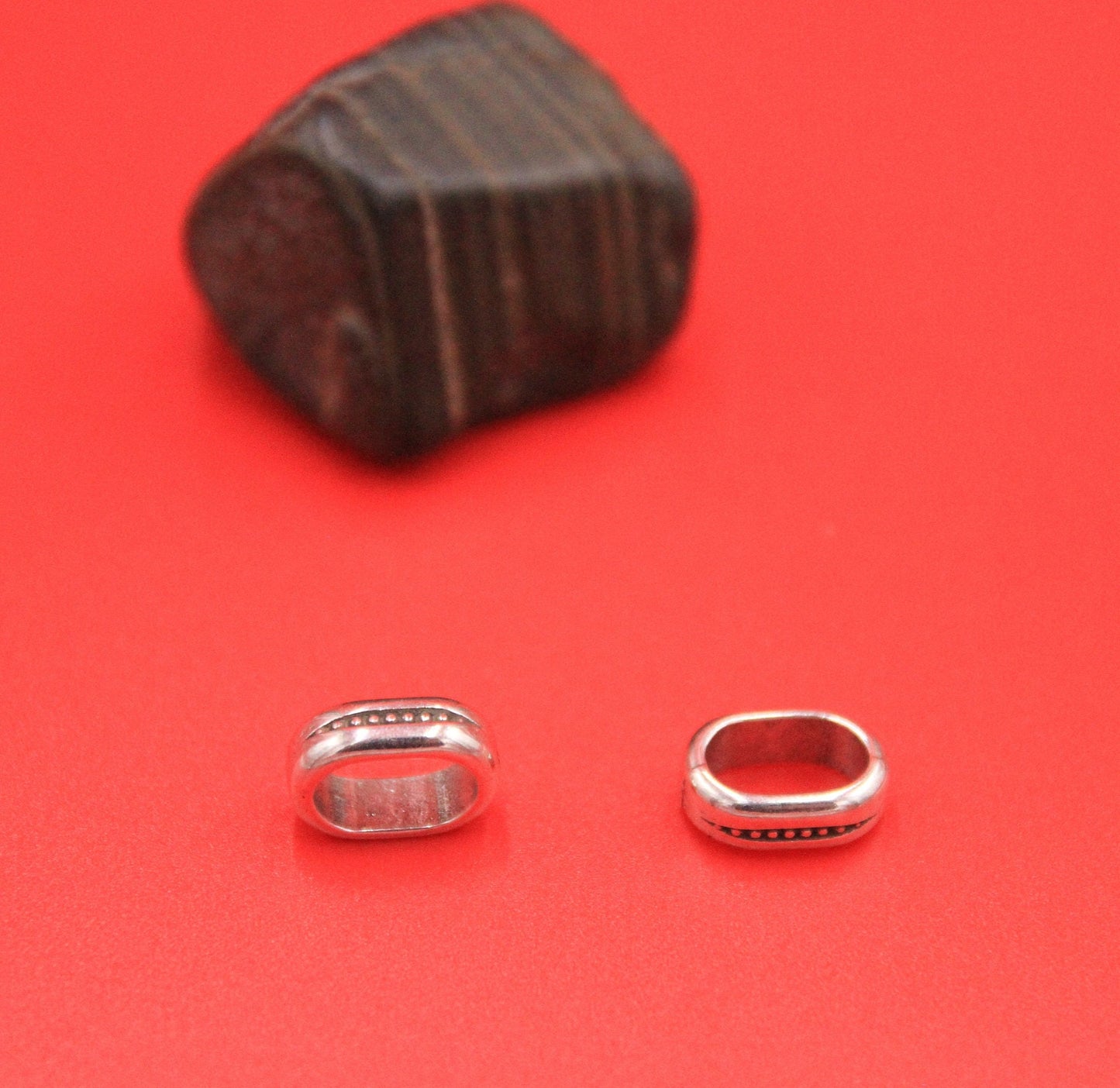 LS0104>> MADE IN EUROPE 2 zamak ring sliders, licorice ring slider, licorice slider rings, Qty2