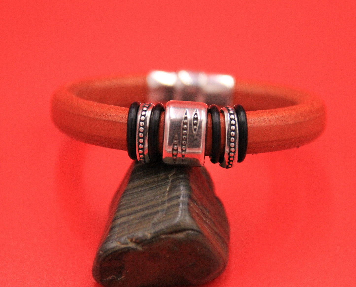 LS0104>> MADE IN EUROPE 2 zamak ring sliders, licorice ring slider, licorice slider rings, Qty2