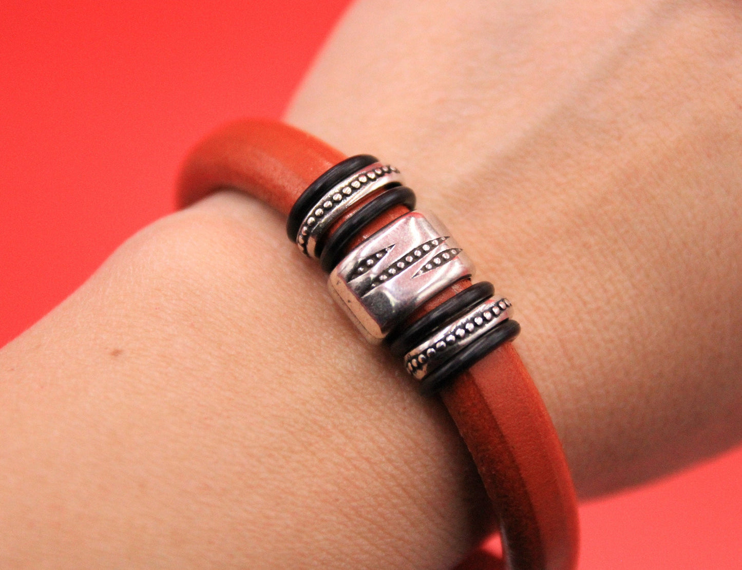 LS0104>> MADE IN EUROPE 2 zamak ring sliders, licorice ring slider, licorice slider rings, Qty2