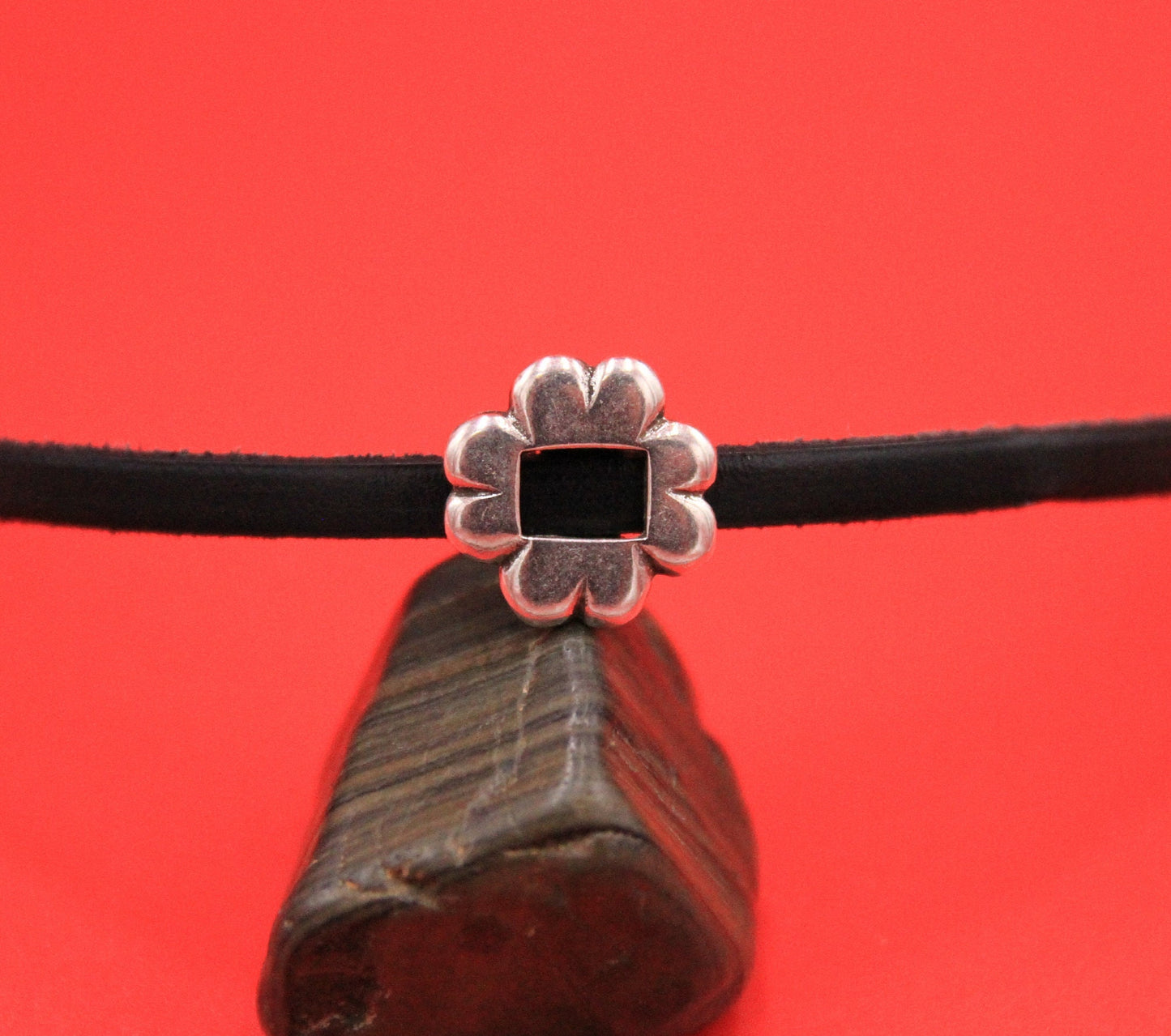 FS0577>>MADE in EUROPE 2 zamak flower sliders, 5mm silver slider, flower slider for flat leather cord (F594S) Qty2