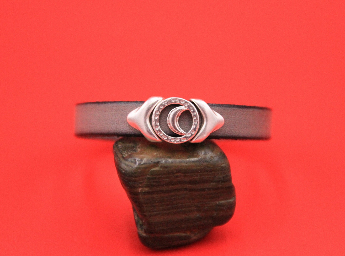 FS0584>>MADE in EUROPE 2 moon sliders, 10mm flat cord moon slider, 10mm leather cord slider, Qty2