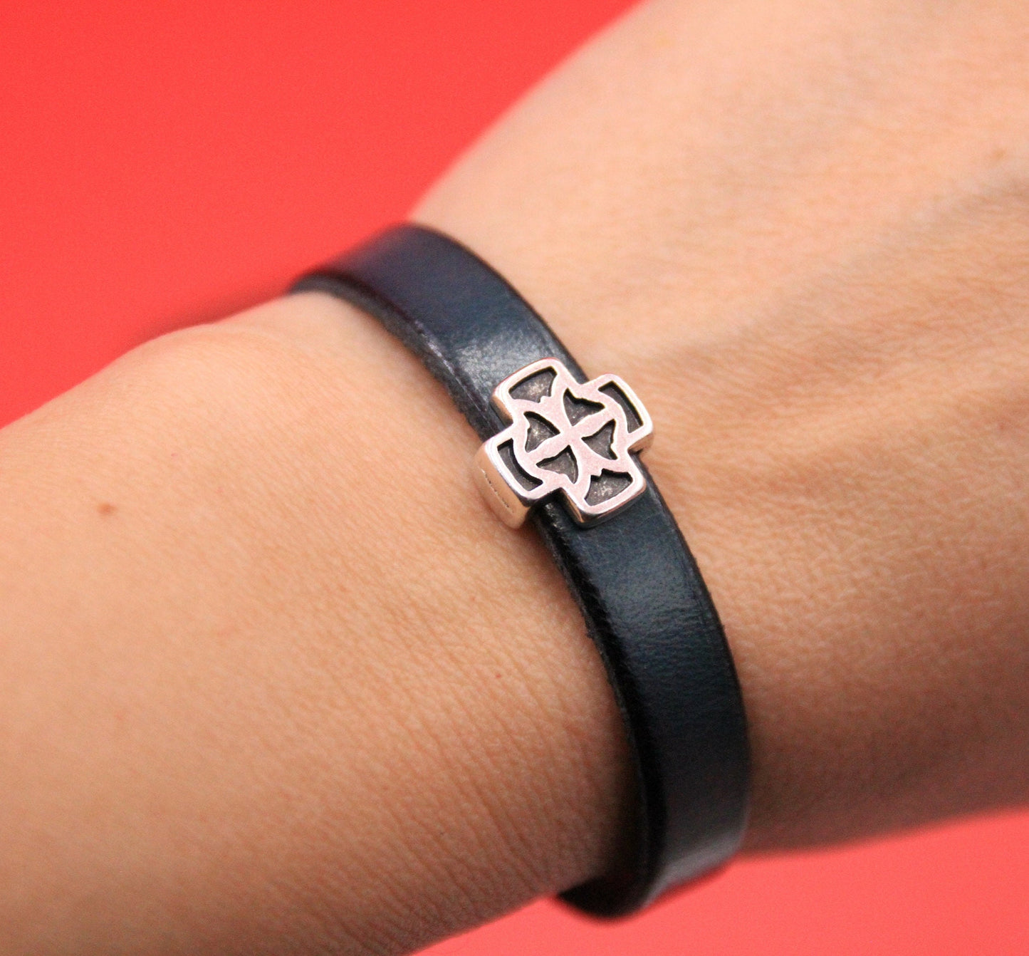 FS0598>>MADE in EUROPE 2 zamak cross sliders for 10mm flat cord, 10mm zamak slider, flat leather cord CROSS slider, Qty2